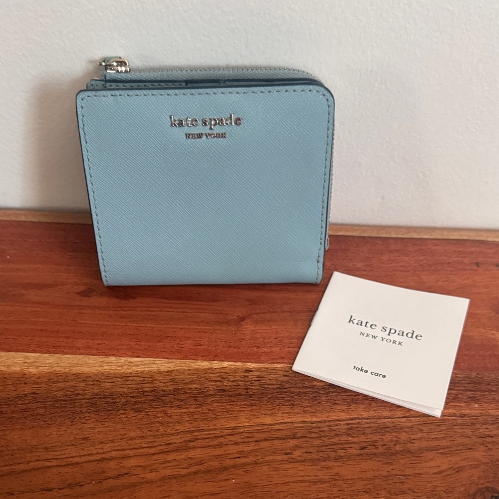 NWOT Kate spade light blue zip-around compact wallet